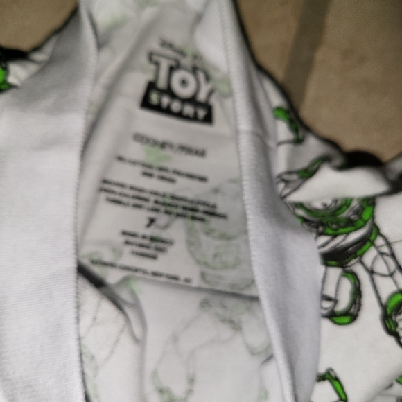 💲Toy Story Buzz Lightyear Tee - Picture 4 of 4